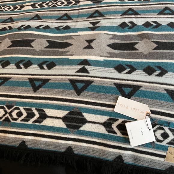 Mini Tipi Storm Reversible Eco-Friendly Blanket - Picture 6 of 7